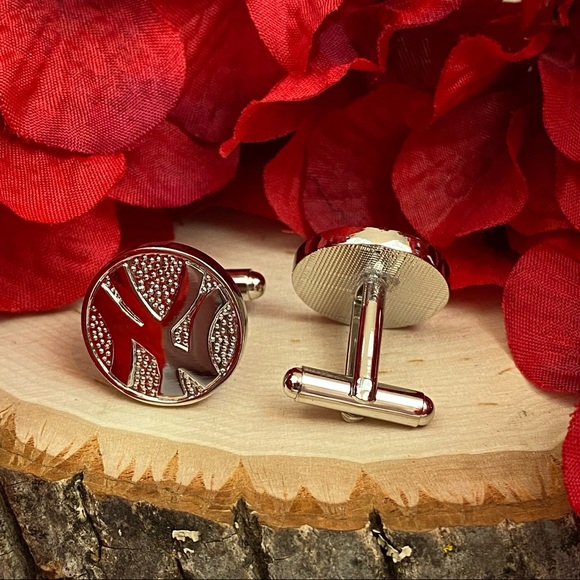 Silver New York Yankees Round Baseball Cufflinks - Picture 9 of 15